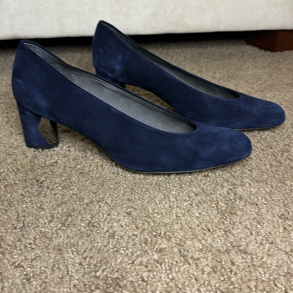 STUART WEITZMAN 50 BLOCK PUMP - Picture 2 of 5